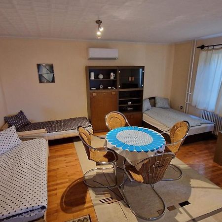 Friendly Apartment In The Suburb. Budapest Eksteriør billede