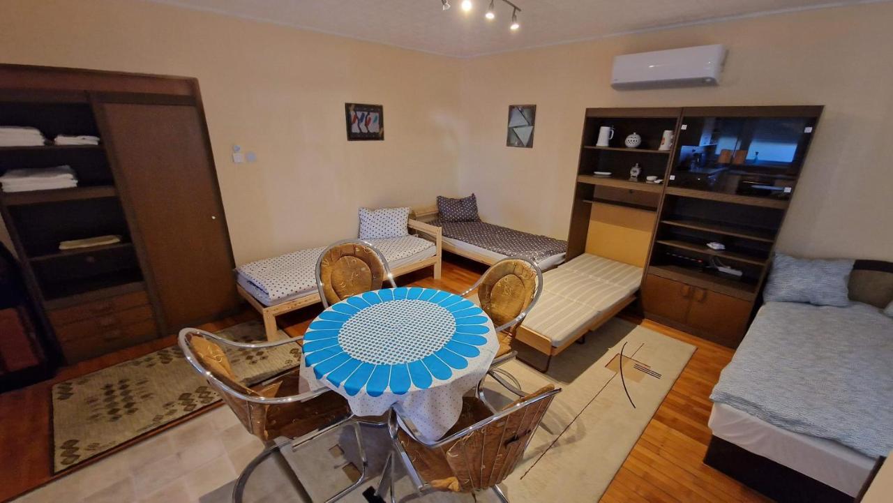 Friendly Apartment In The Suburb. Budapest Eksteriør billede